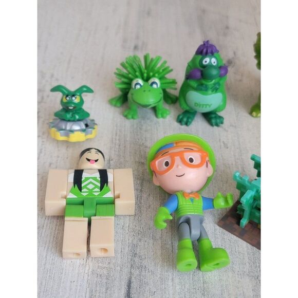 Green toy variety frog dinosaur lizard grass alien guy set monster - Picture 6 of 10